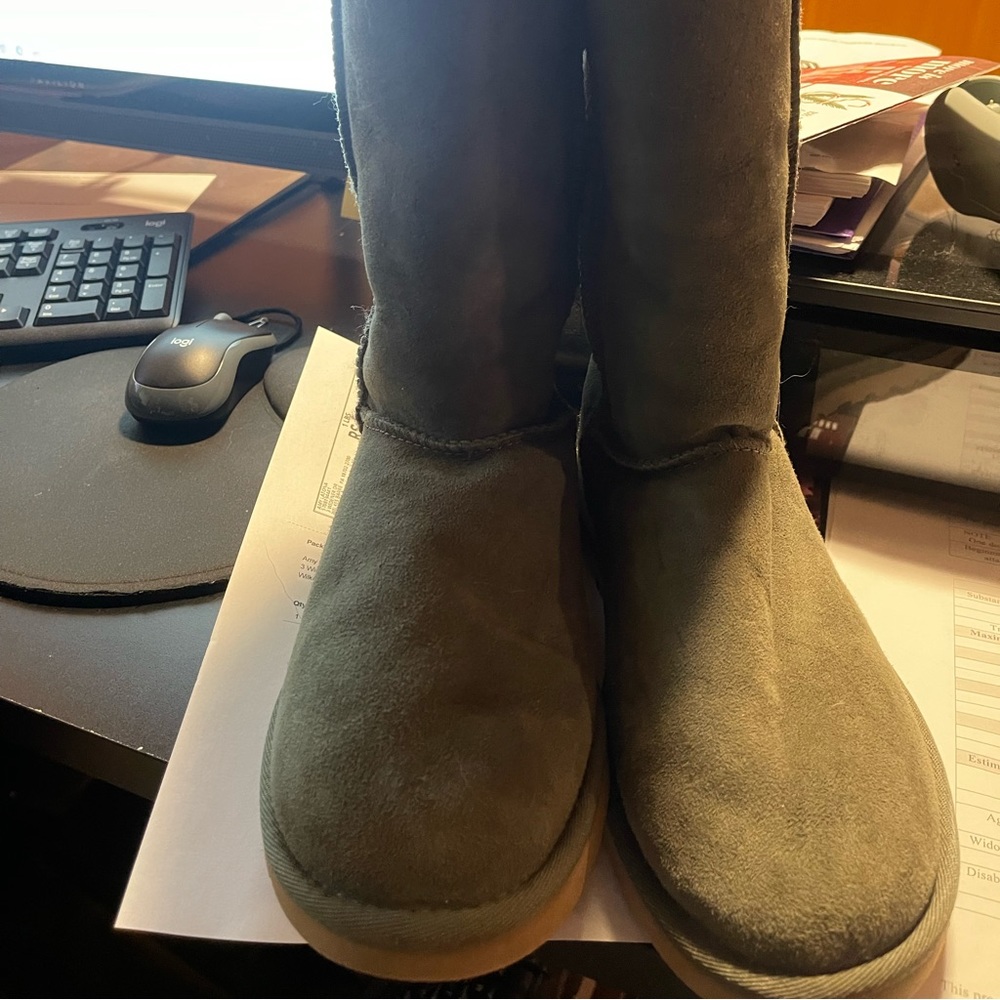 WOMENS UGGS TALL GRAY SZ 7